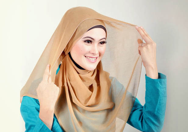 Cara-memakai-jilbab-segi-empat-sederhana