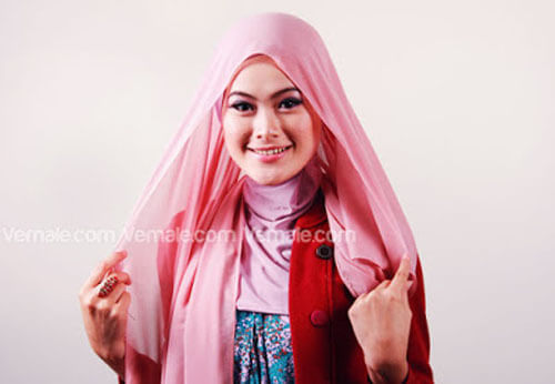 tutorial cara memakai jilbab segi empat polos cantik dan simpel 01